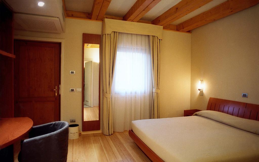 Hotel Della Torre 1850 Ponte San Marco Værelse billede
